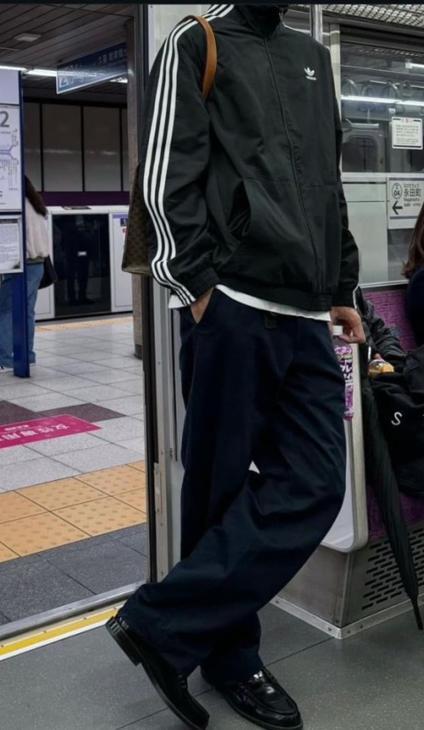 L) 아디다스 락업 트랙탑 블랙 상품이미지4