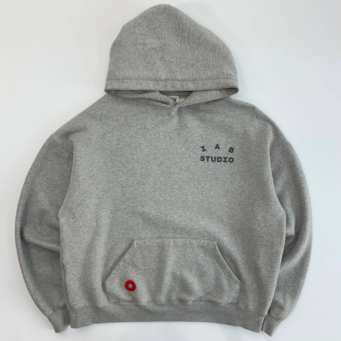 IAB STUDIOS 아이앱 스튜디오 현대 모비 후드티 상품이미지1