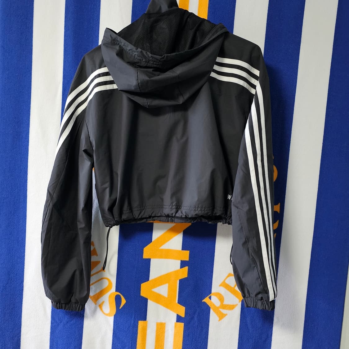 아디다스 삼선 크롭 후드 바람막이 블랙 상품이미지1