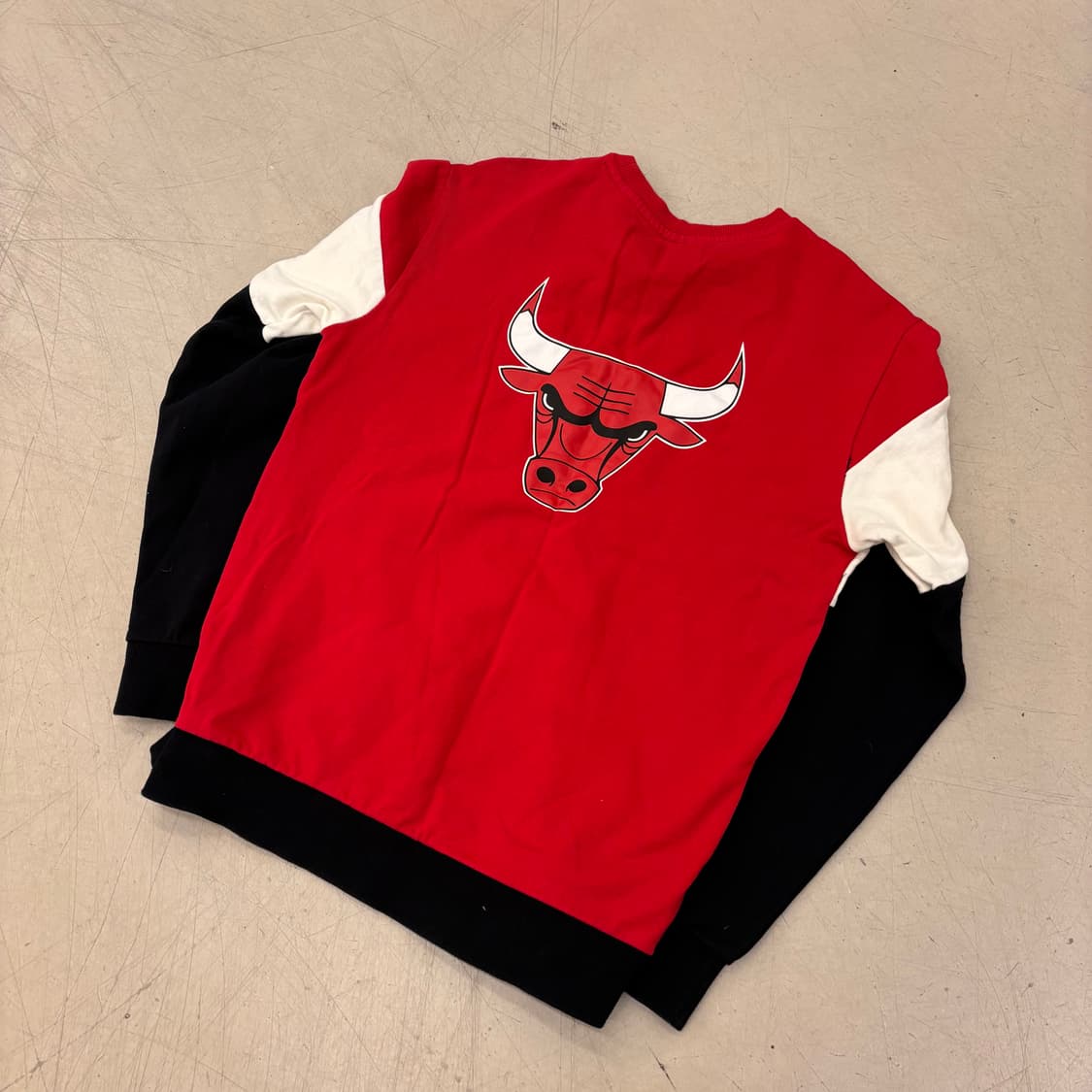 NBA 시카고 불스 배색 빅로고 맨투맨 상품이미지3