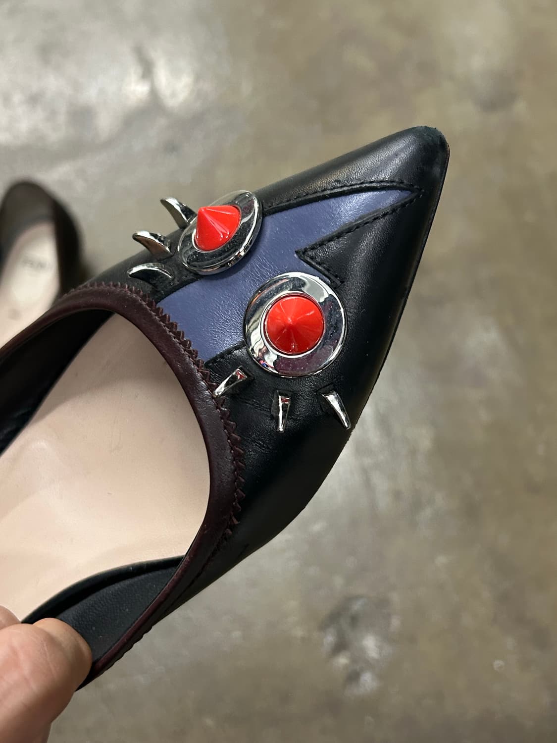 펜디 Fendi Studded Face Skimmer Flat 구두 상품이미지6