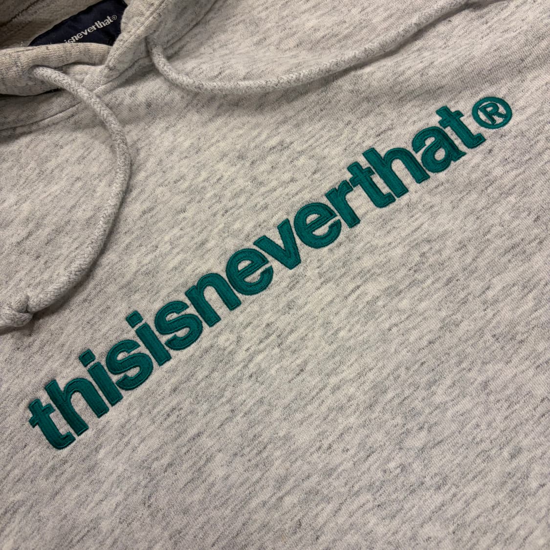 [M] 디스이즈네버댓 회색 그린자수 후드티 D743 상품이미지4