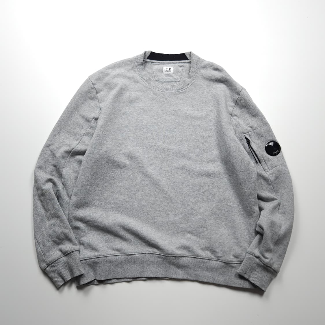 CP컴퍼니 렌즈 와펜 그레이 맨투맨 (XL) 상품이미지1