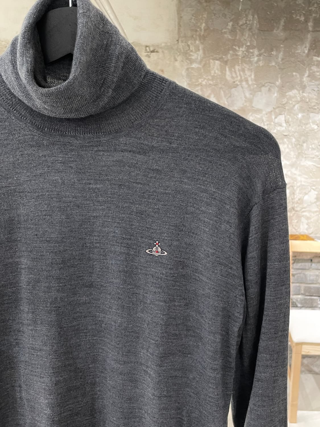 비비안 웨스트우드 레드라벨 멜란지 그레이 터틀넥 orb로고 크롭 니트 상품이미지3