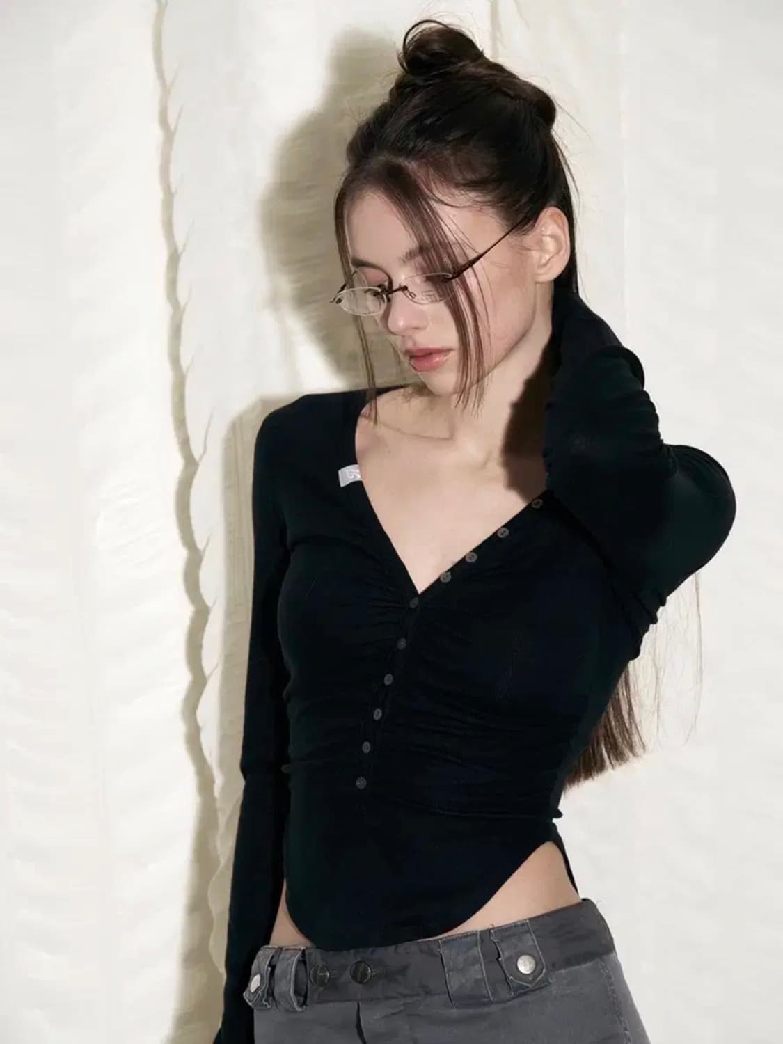 플리즈노팔로우 니나 버튼 레이스셔링 롱슬리브탑 블랙브이넥헨리시스루레이어드 상품이미지7
