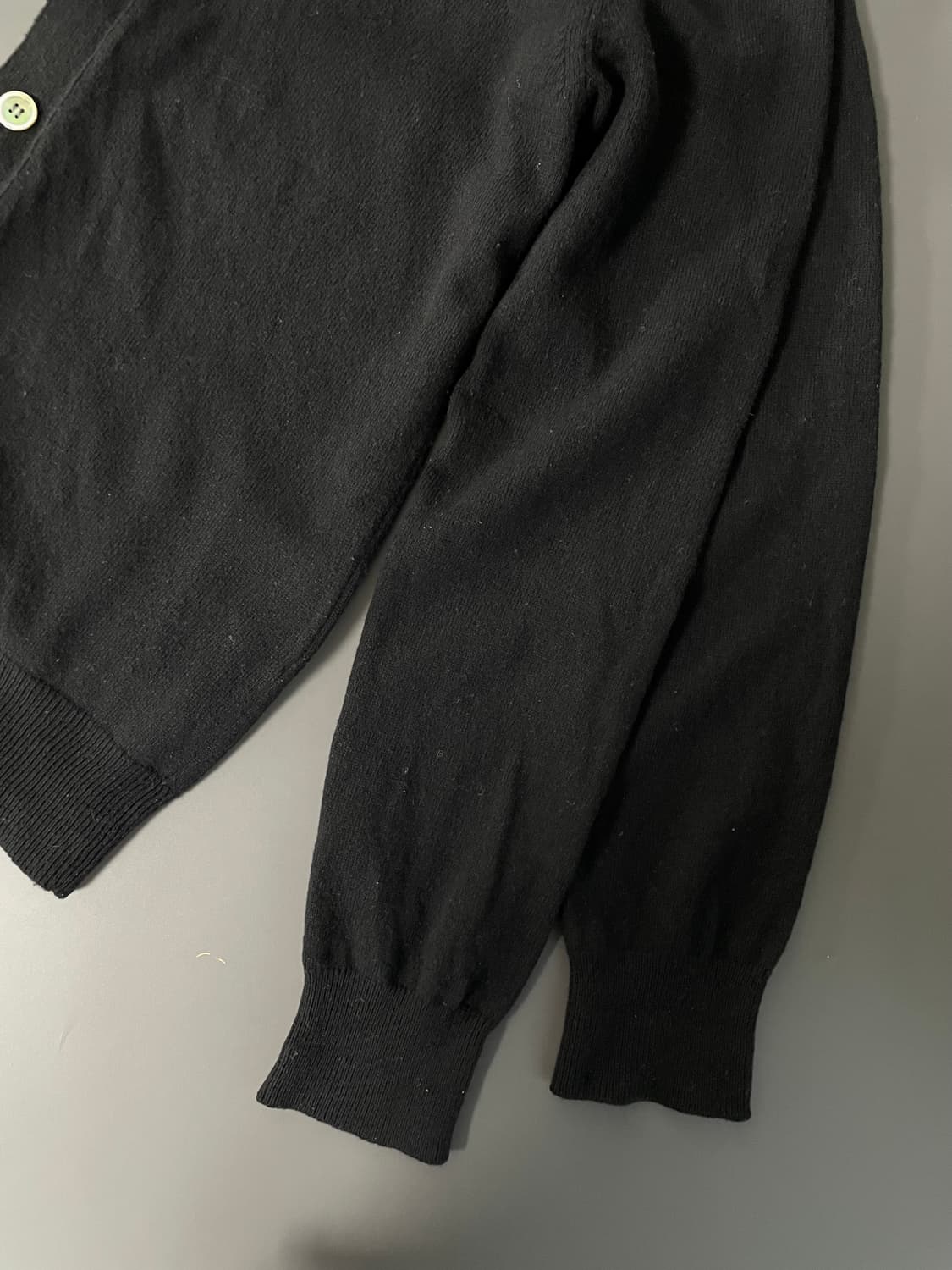 [M] 꼼데가르송 화이트 와펜 자수로고 울 가디건 상품이미지5