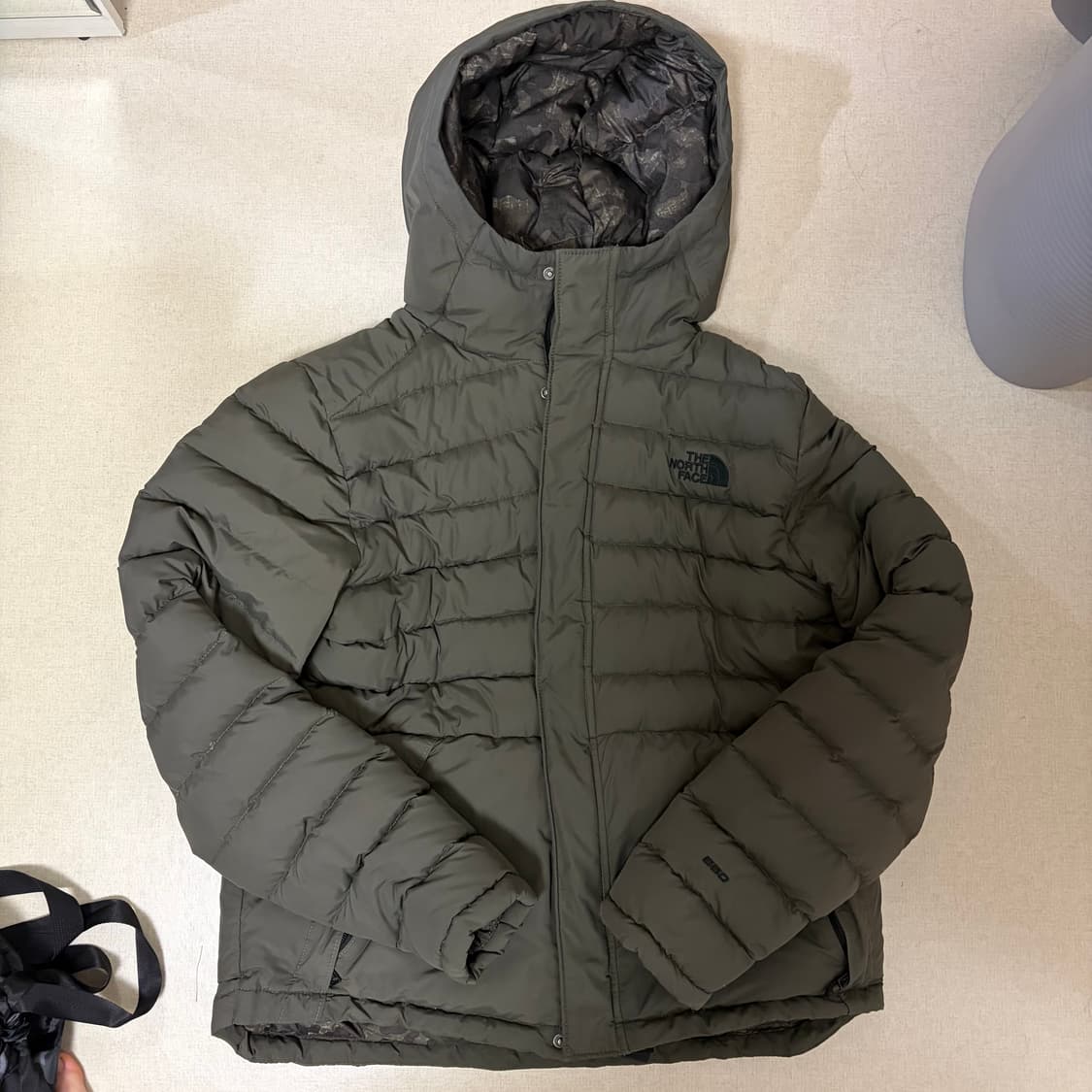 노스페이스 550 필파워 다운 경량패딩 카키 L 상품이미지1