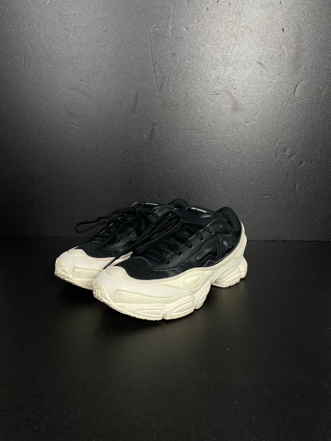 [250] 라프시몬스 X 아디다스 오즈위고 스니커즈 상품이미지1