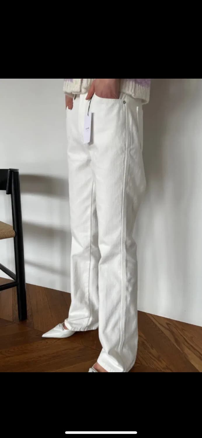 위아 산토리 화이트 슬림 부츠컷 데님 상품이미지3