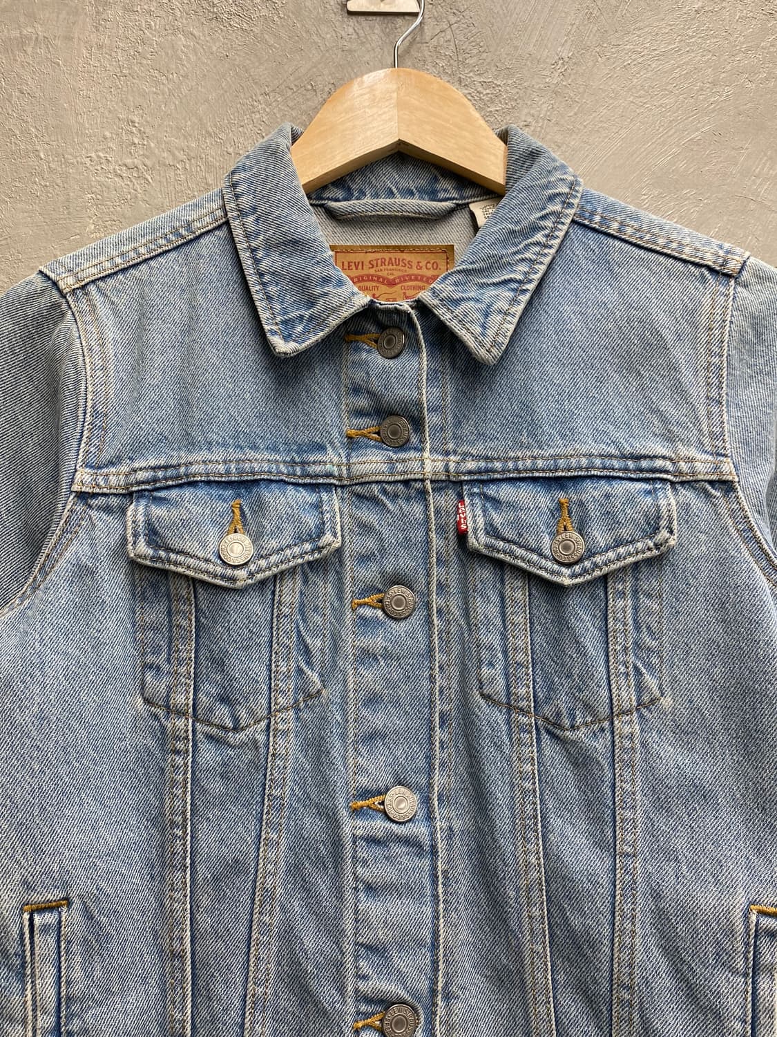 [S] Levi's 리바이스 우먼스 3세대 연청 트러커 자켓 상품이미지2