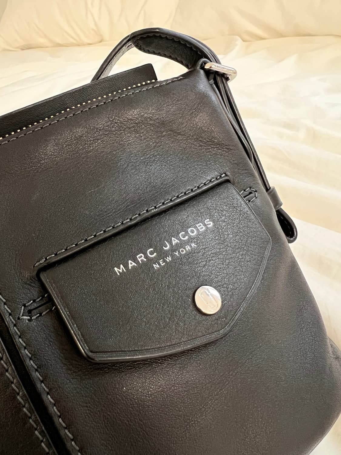 마크제이콥스 블랙 가죽 크로스백 상품이미지3