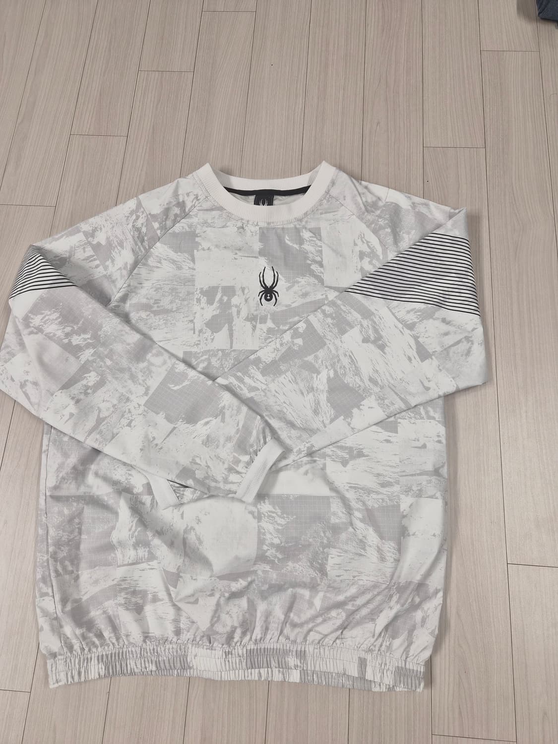 스파이더 그래픽트레이닝 스웨트셔츠 상품이미지4