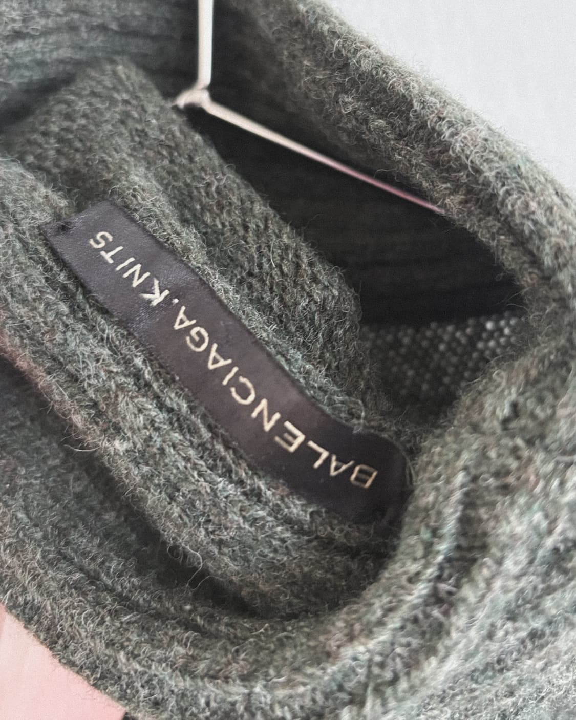 발렌시아가 게스키에르 하이넥 드레이프 플레어 니트 상품이미지7