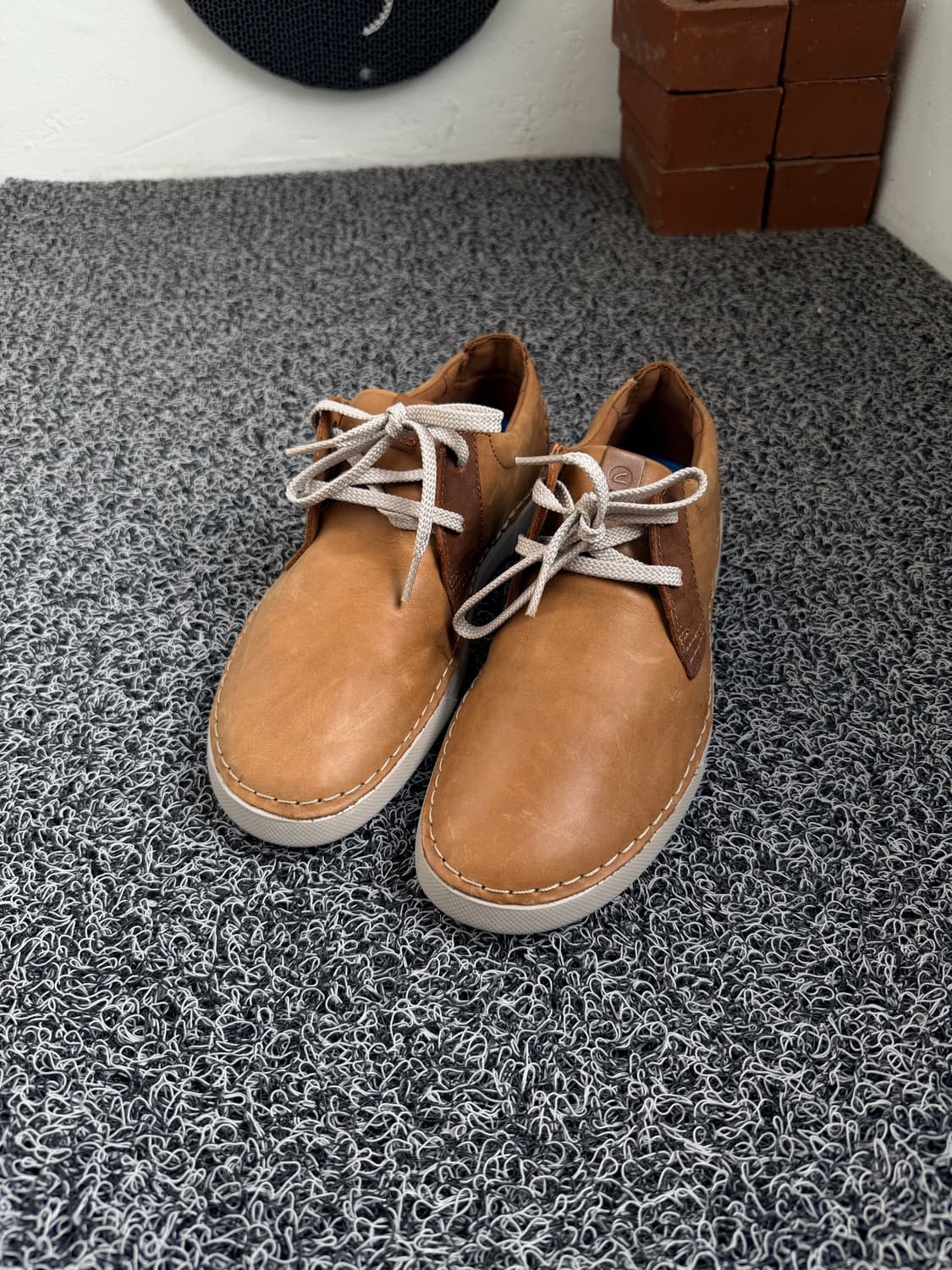 클락스(Clarks) 탄 컬러 가죽 스니커즈 상품이미지1