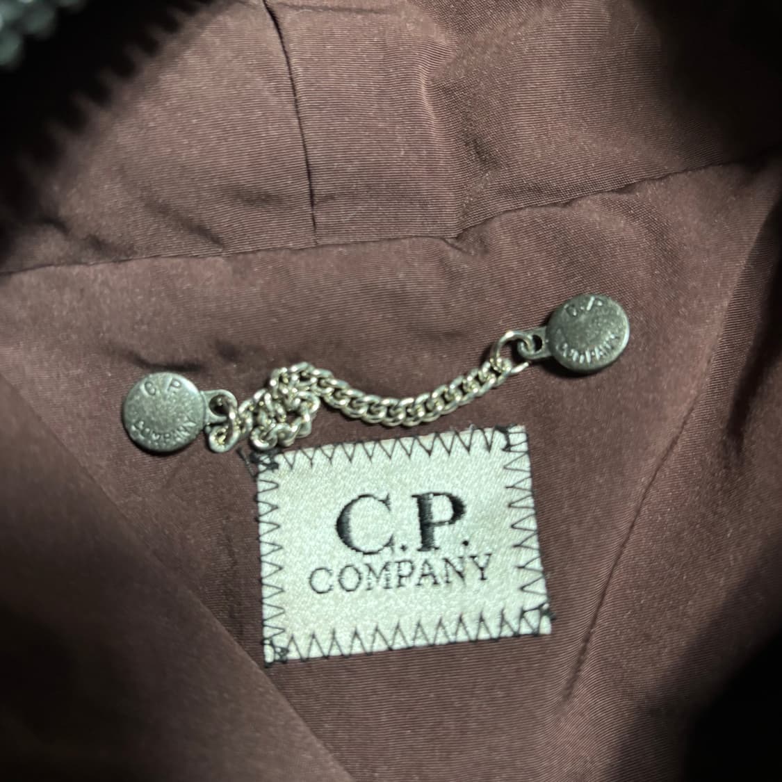 95 C.P.컴퍼니 버건디 후드 고글 덕다운 패딩  상품이미지4