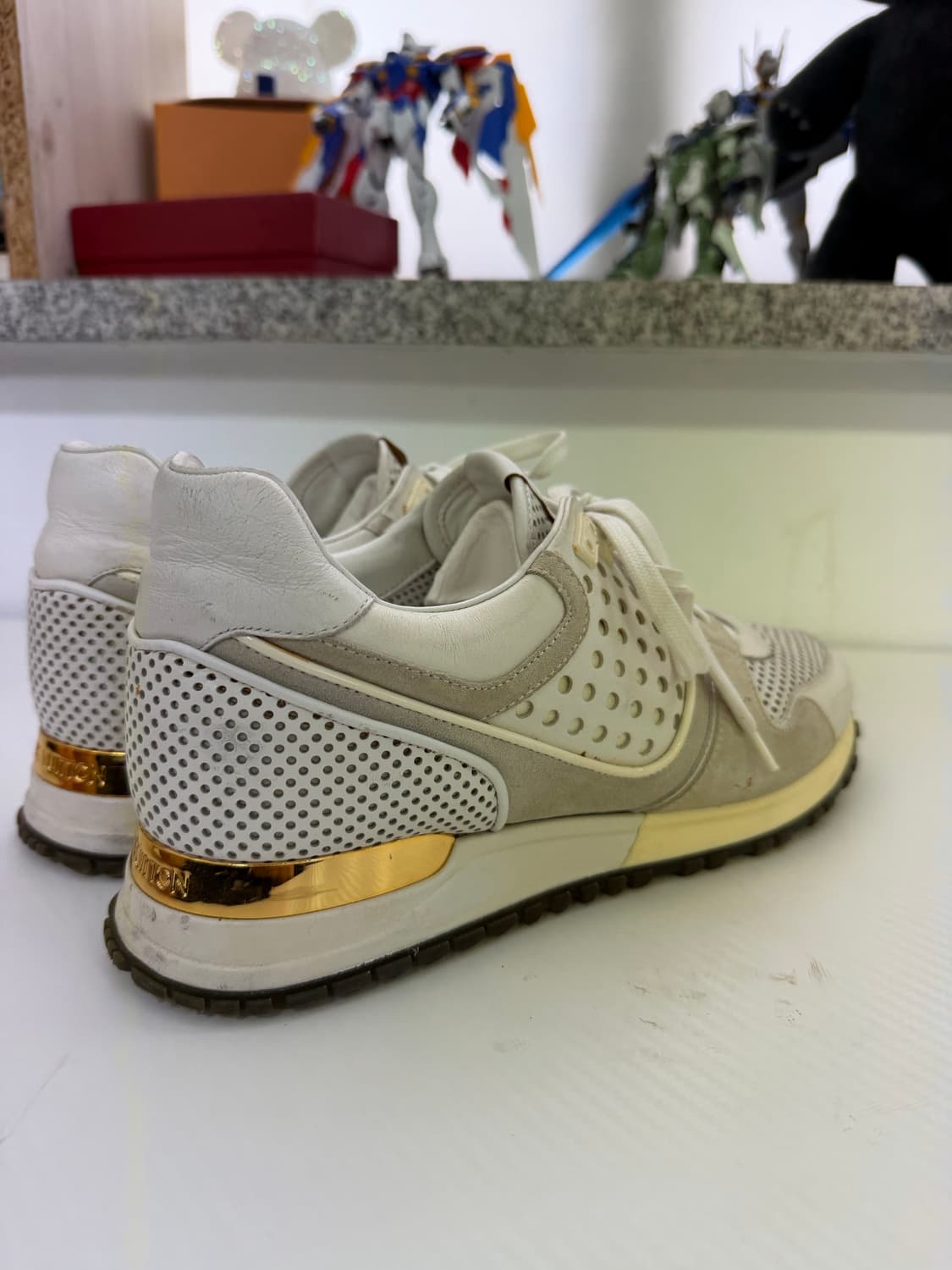 정품) 루이비통 여성 런어웨이 스니커즈 38.5 상품이미지4