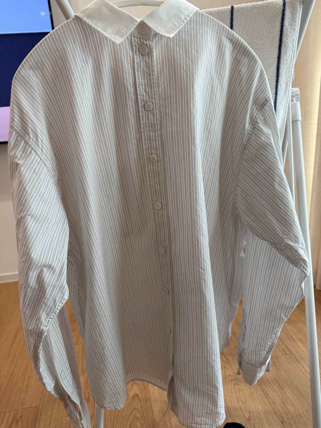 아크네 스튜디오 스트라이프 셔츠 상품이미지4