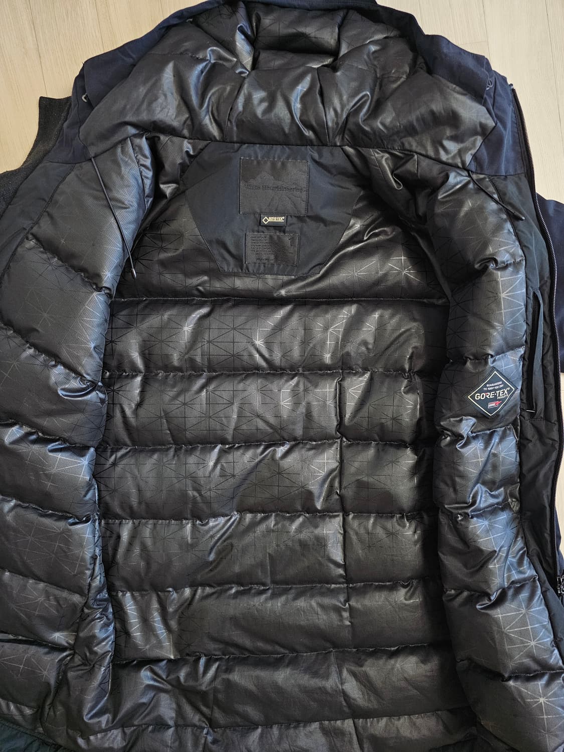 화이트 마운티니어링 고어텍스 다운 파카 네이비 1 상품이미지7