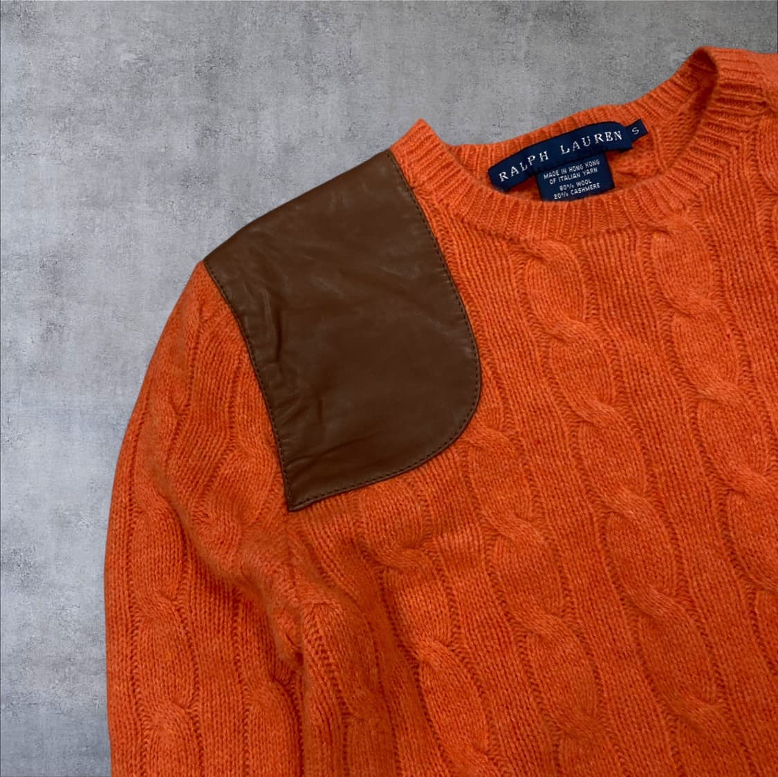 랄프로렌 오렌지 컬러 레더 숄더 패치 꽈배기 니트 상품이미지2