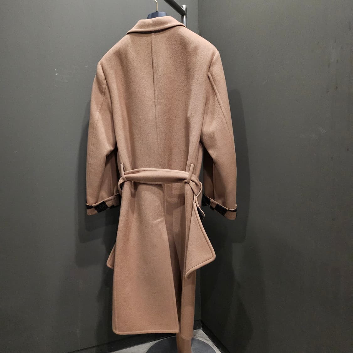 루이비통 다미에 벨티드 버클 포켓 신상 코트 상품이미지5