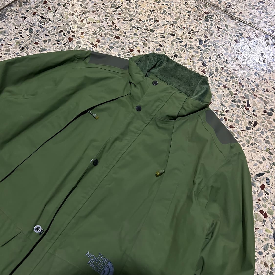 노스페이스(THE NORTH FACE) 카키 하이벤트 바람막이 자켓 상품이미지2