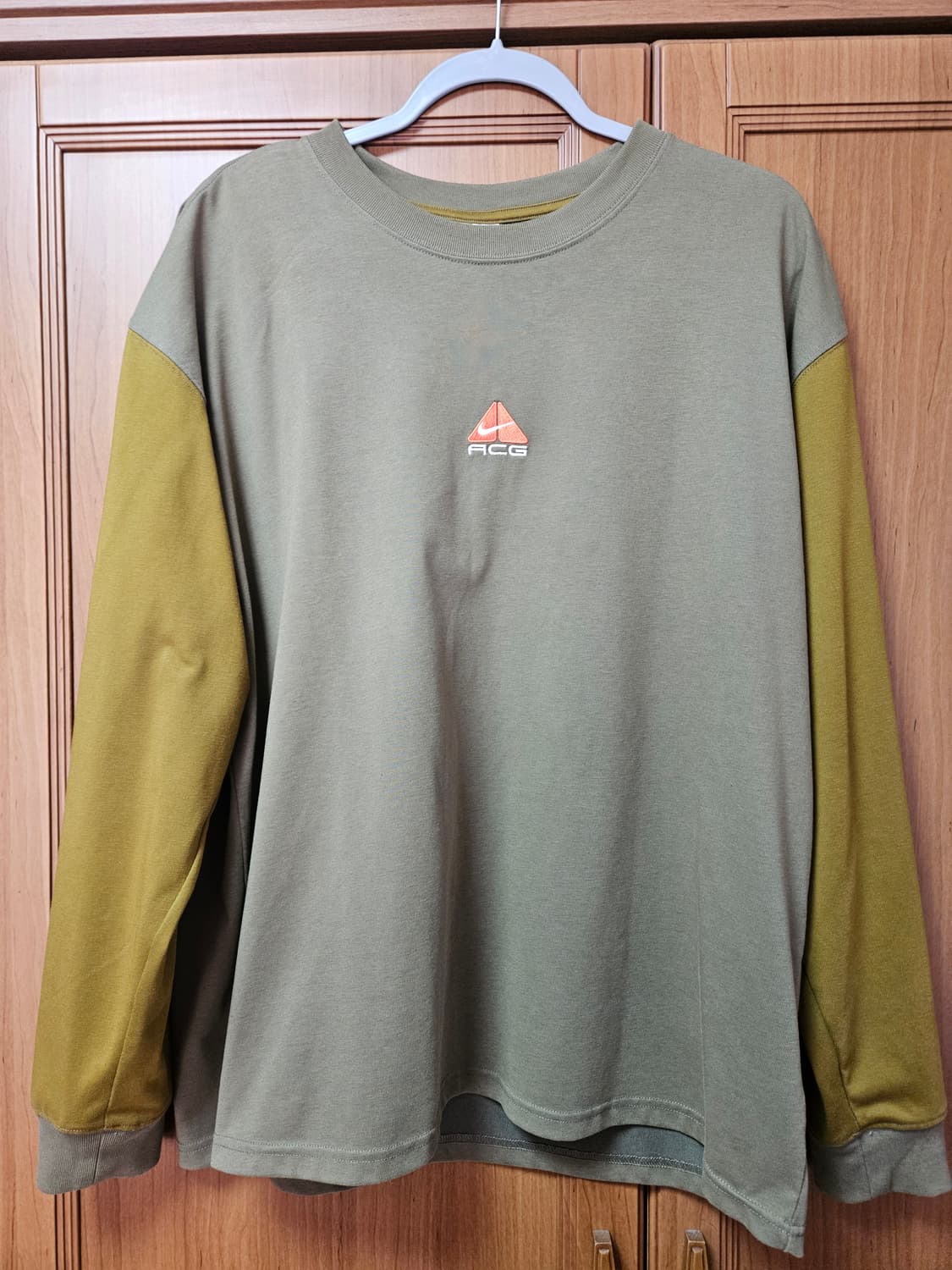 나이키 ACG 롱슬리브 티셔츠 판매합니다 상품이미지1