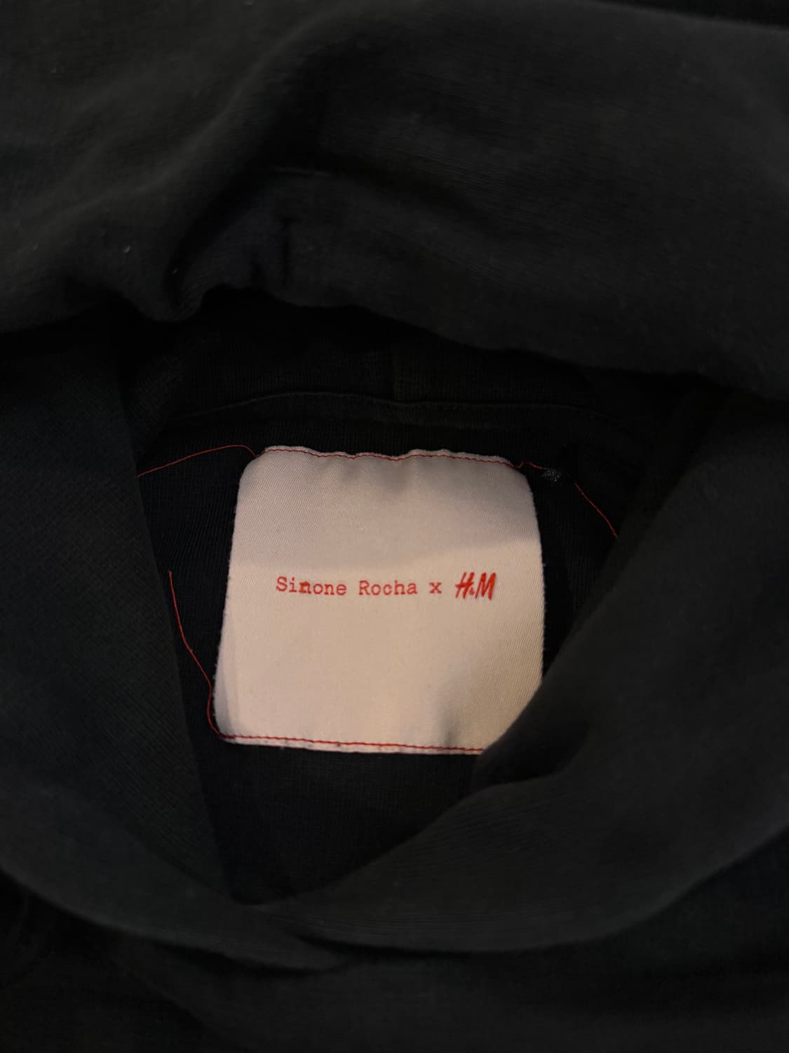 시몬로샤 X H&M 콜라보 프릴 러플 후드티 블랙 상품이미지4