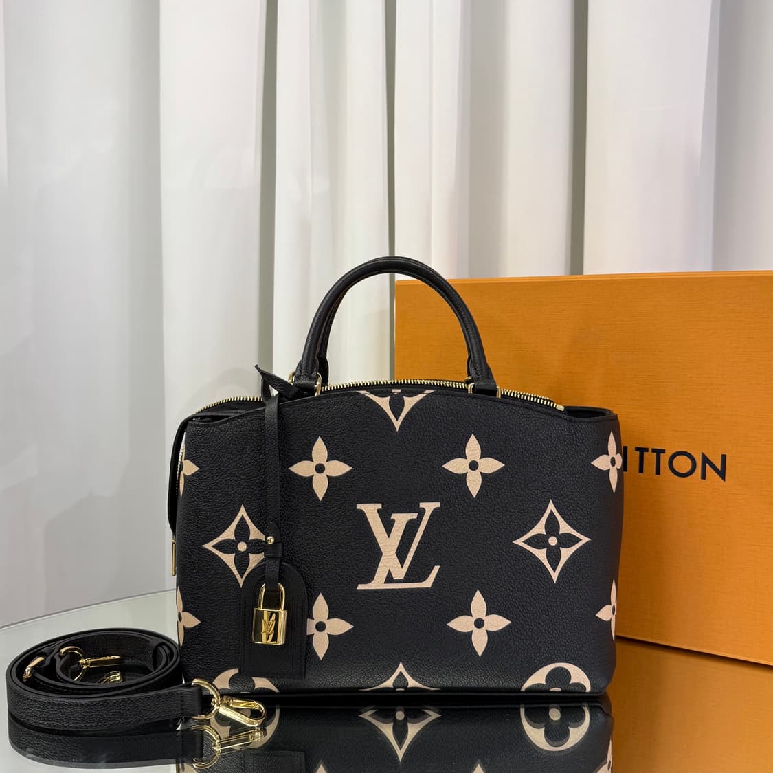 루이비통 모노그램 앙프렝뜨 쁘띠드 팔레 토트백  상품이미지1