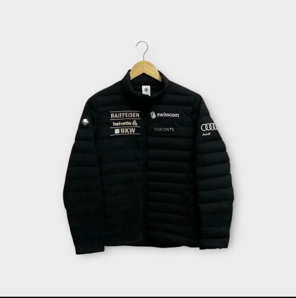 데상트 아우디 경량패딩 상품이미지1