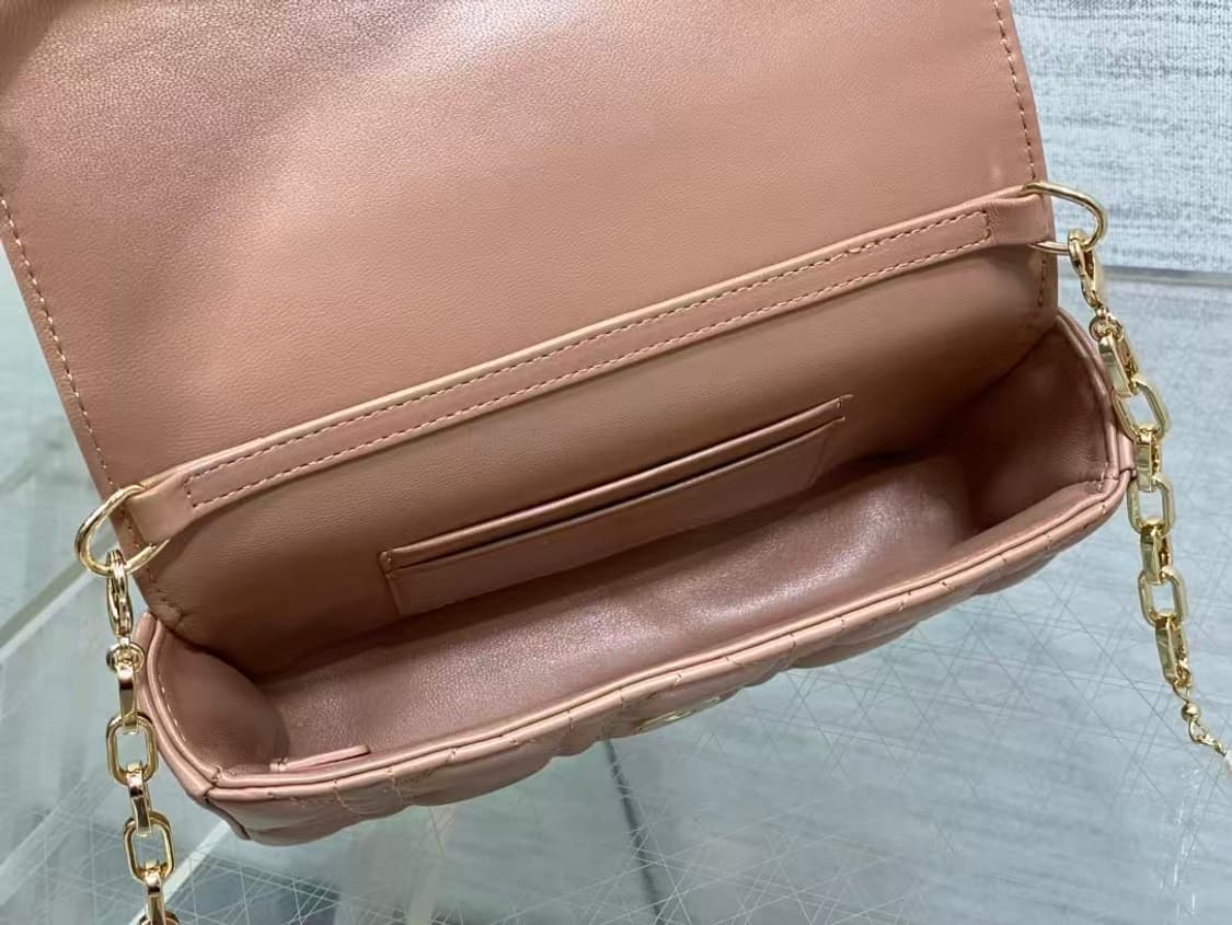 디올 크로스 백시그니처 넝쿨 체크로 클래식한 레터링 참장식
 상품이미지6