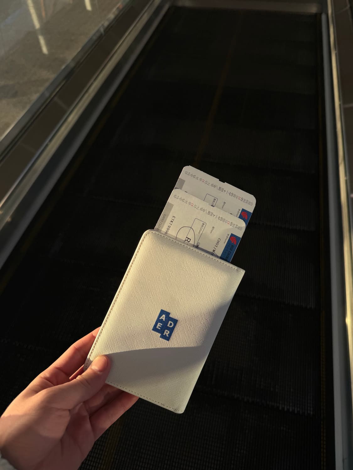 아더에러 시그니피컨트 여권 케이스 지갑 상품이미지1