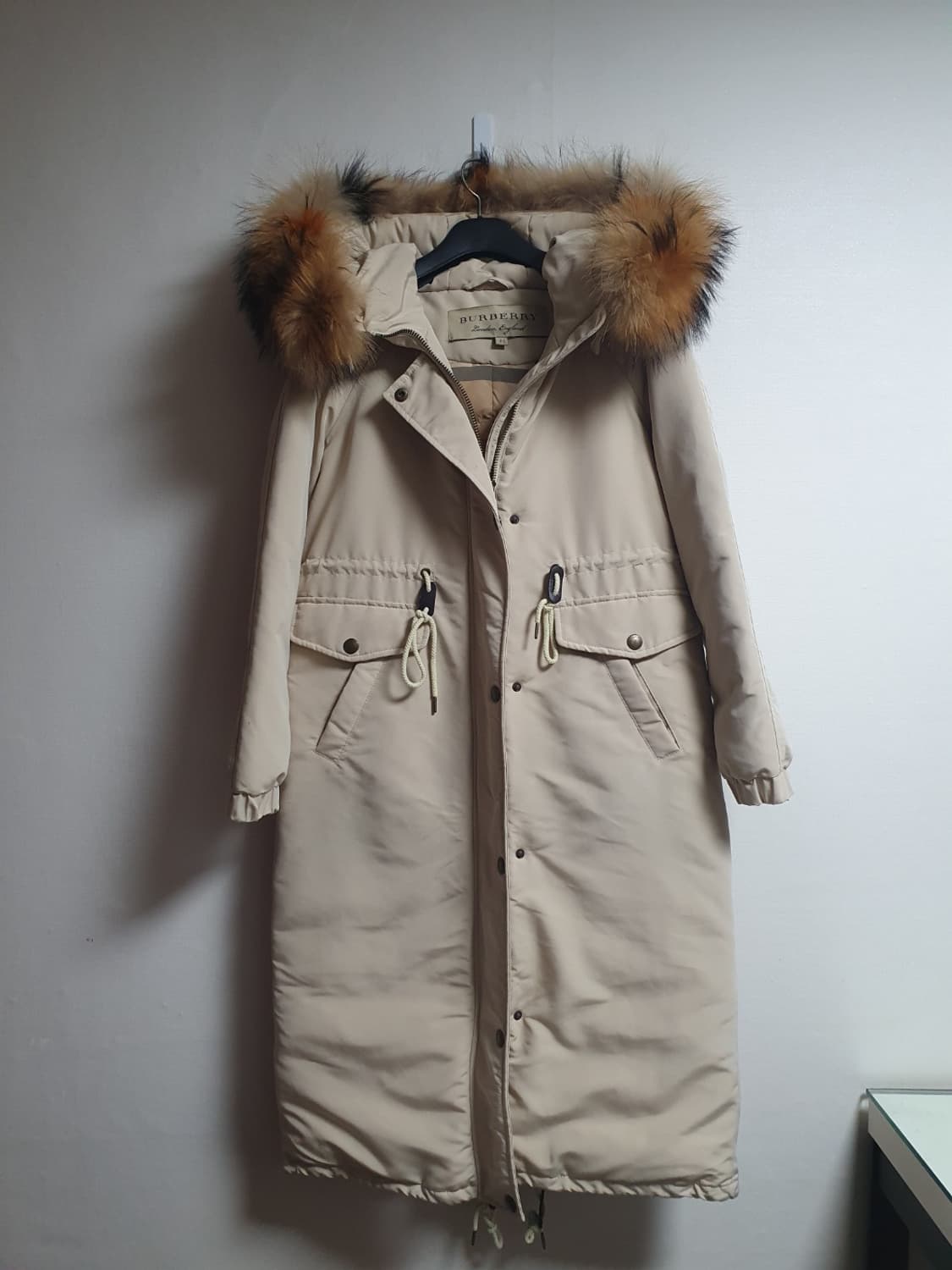 버버리 여성 롱패딩 라쿤퍼 베이지 다운파카 S 상품이미지3