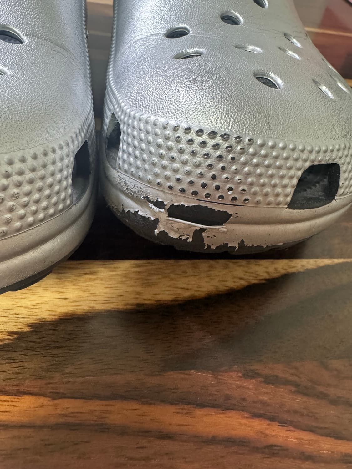 크록스 클래식 메탈릭 클로그 실버 상품이미지6