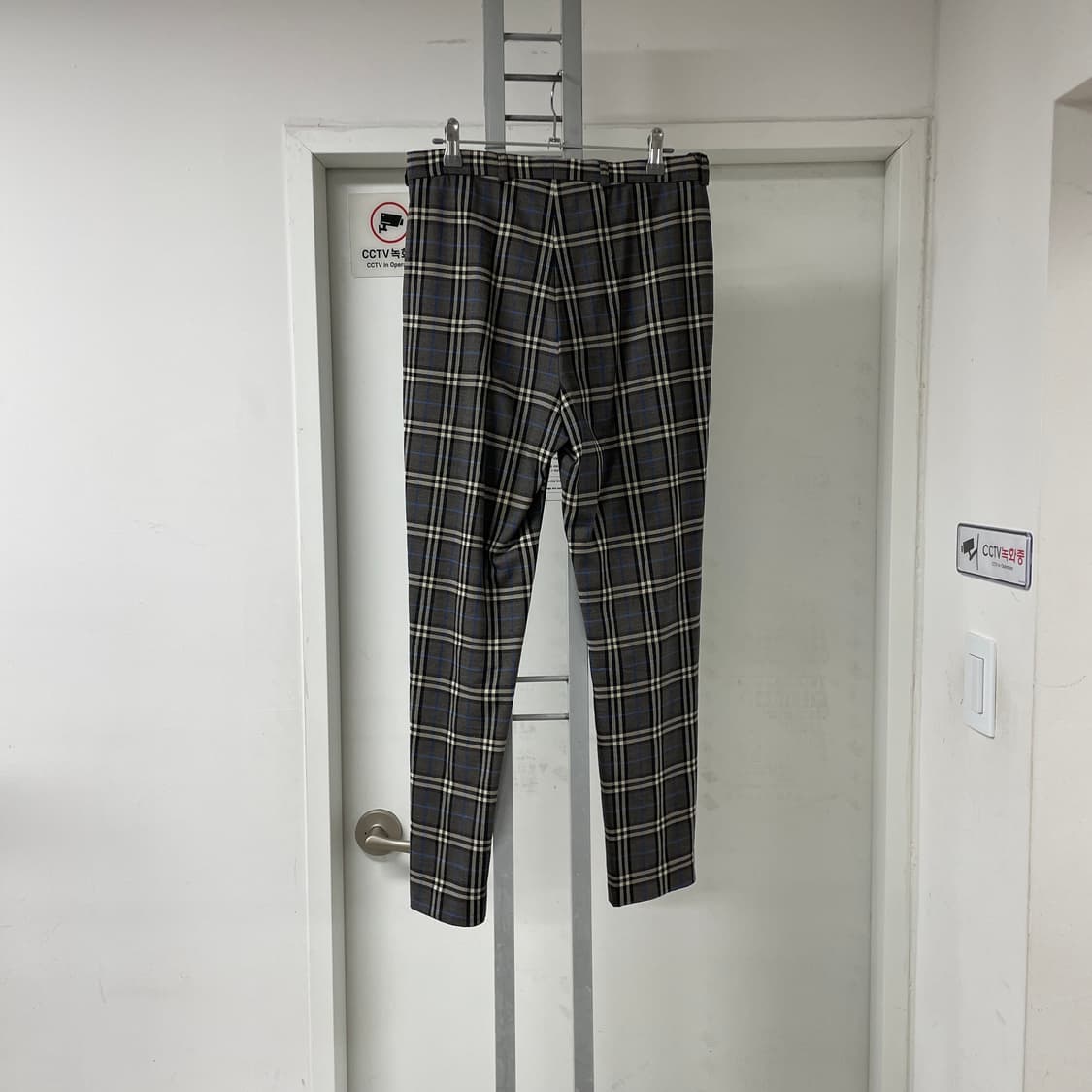 버버리 노바 그레이 팬츠 10(W) 상품이미지4