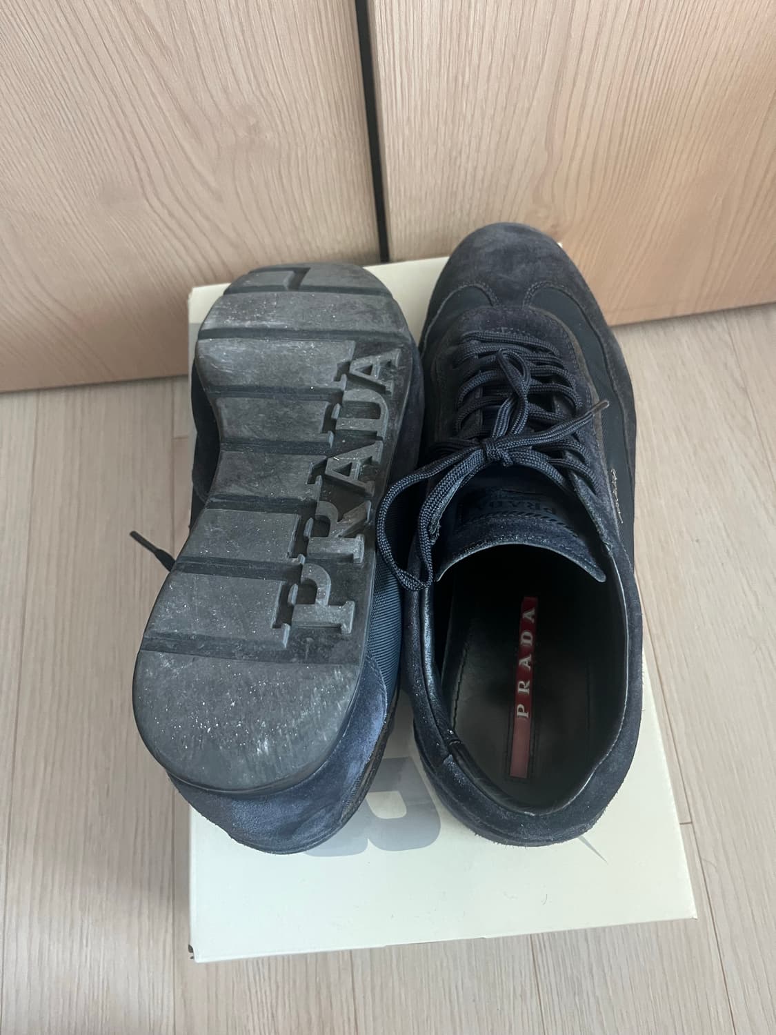 프라다 플랫 스웨이드 스니커즈 상품이미지4