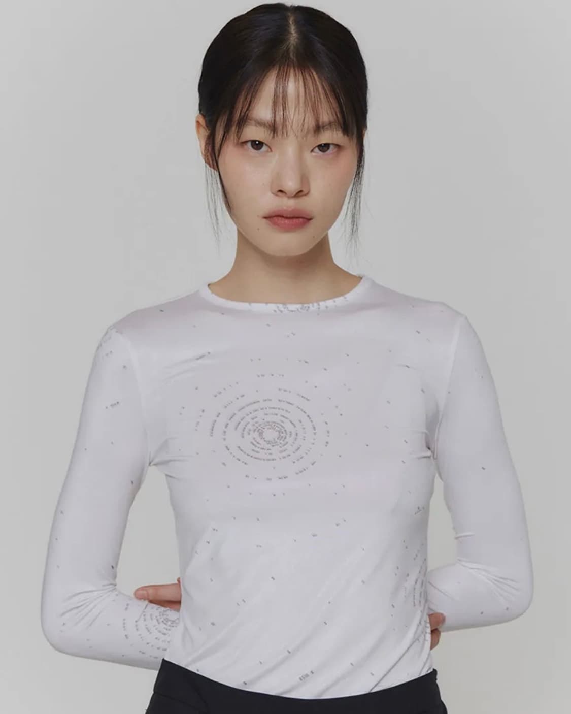 아모멘토 PRINTED ROUND LONG SLEEVE T-SHIRT_W 상품이미지1