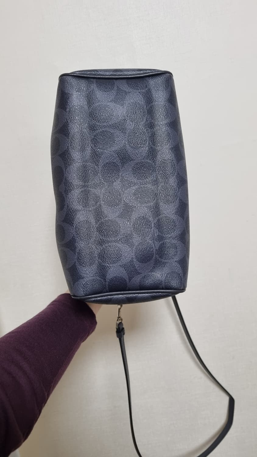 코치 시그니처 네이비 토트 크로스백  상품이미지5