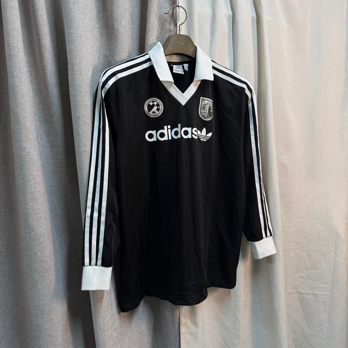 [L/오버핏] 아디다스 풋볼 로고 롱슬리브 긴팔티 상품이미지1