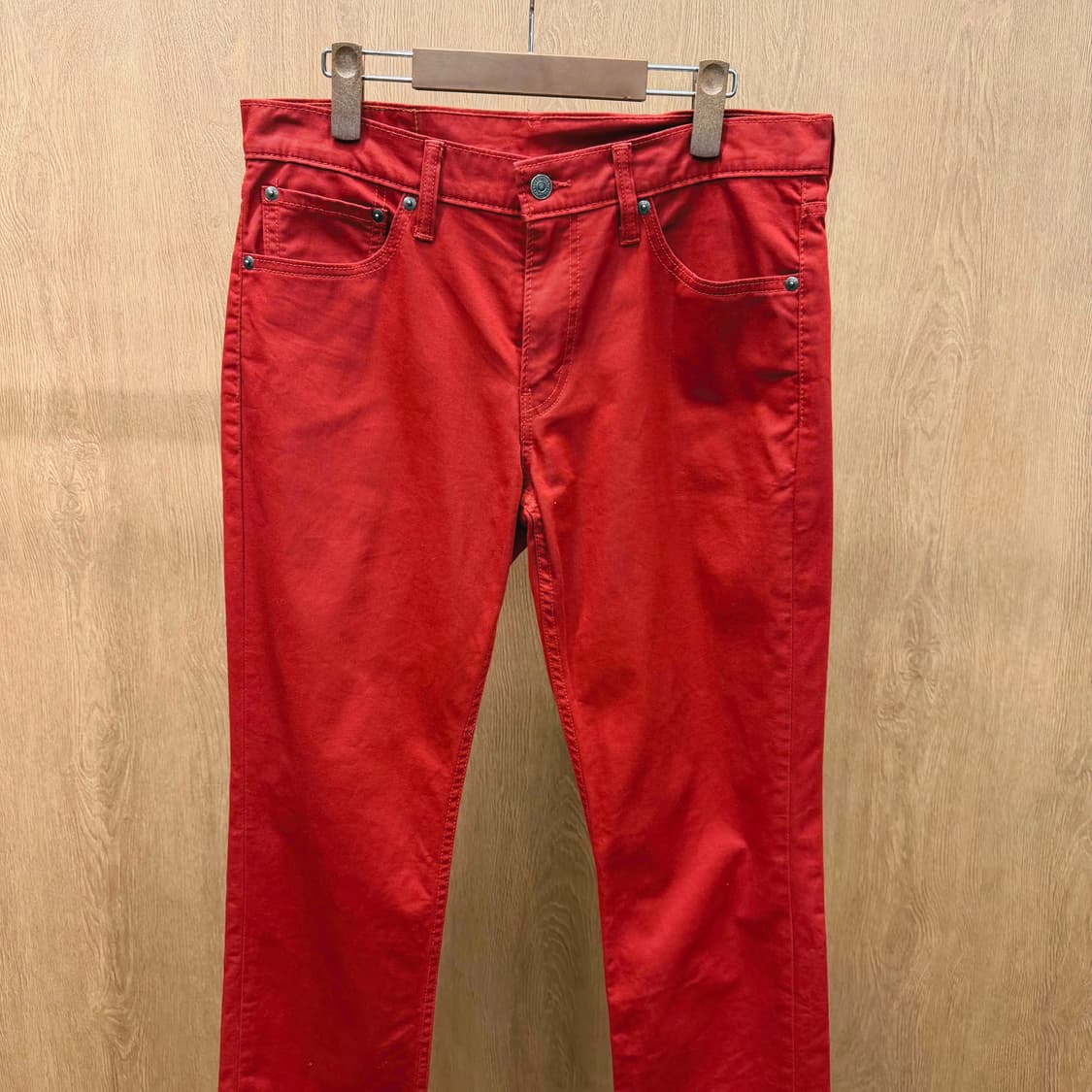 리바이스 511 데님 팬츠 5포켓 레드 탭 디테일 슬림 테이퍼드핏 레드 상품이미지4