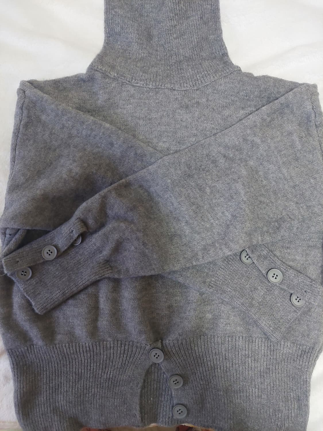 그레이 터틀넥 폴라 버튼 니트  상품이미지4