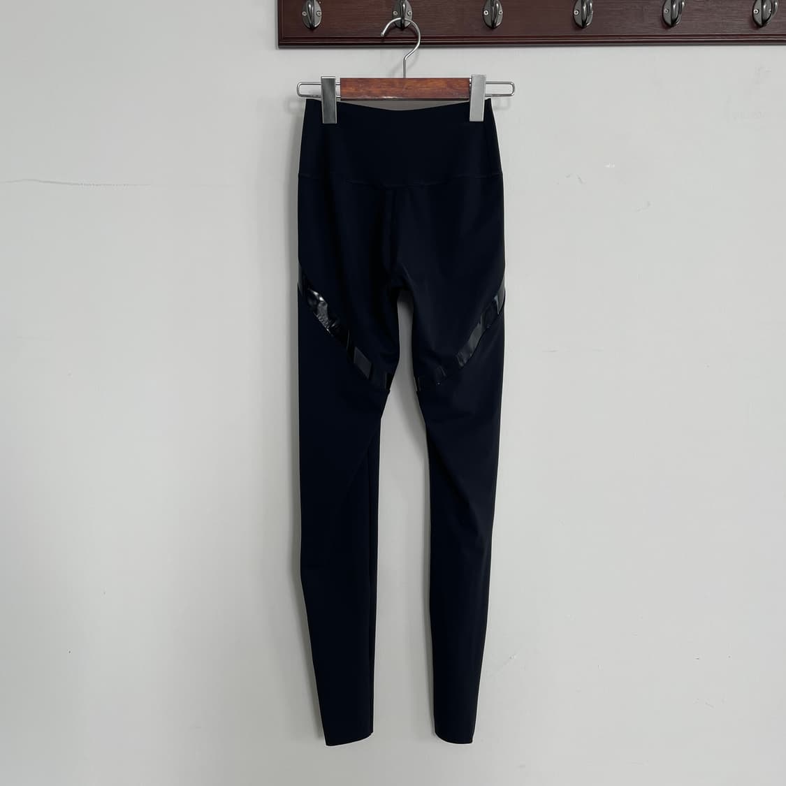 오프화이트 정규 레깅스 상품이미지2