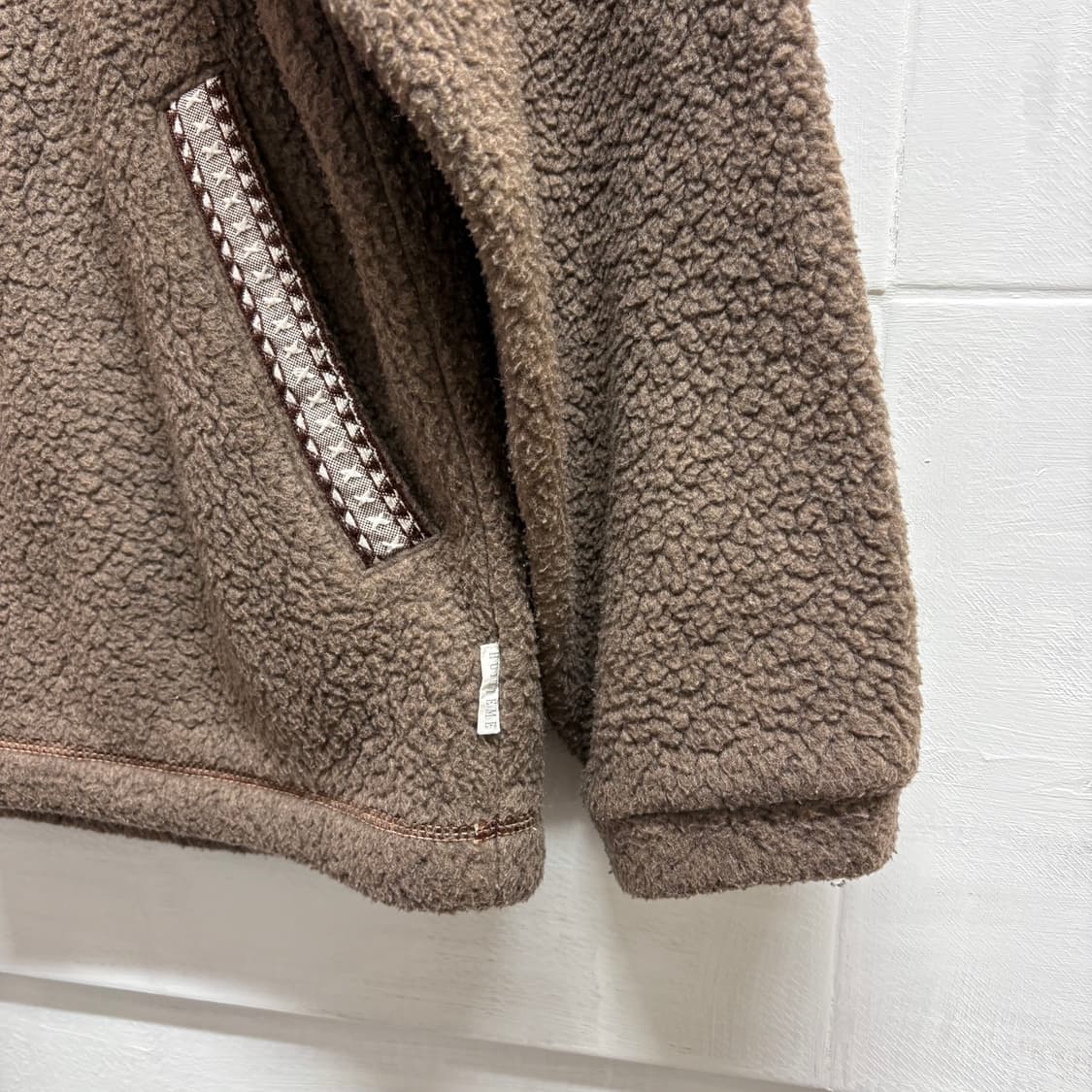 HUITIEME X DESCENTE 자수 뽀글이 플리스 아노락 상품이미지4