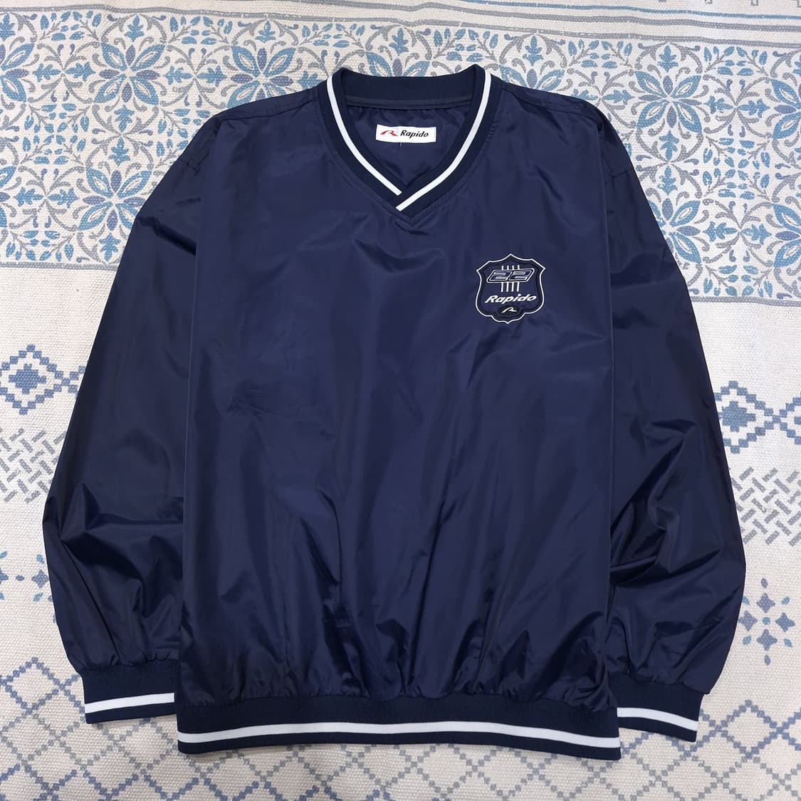 RAPIDO 라피도 네이비 화이트 라이닝 로고패치 올드스쿨 브이넥 웜업 상품이미지3