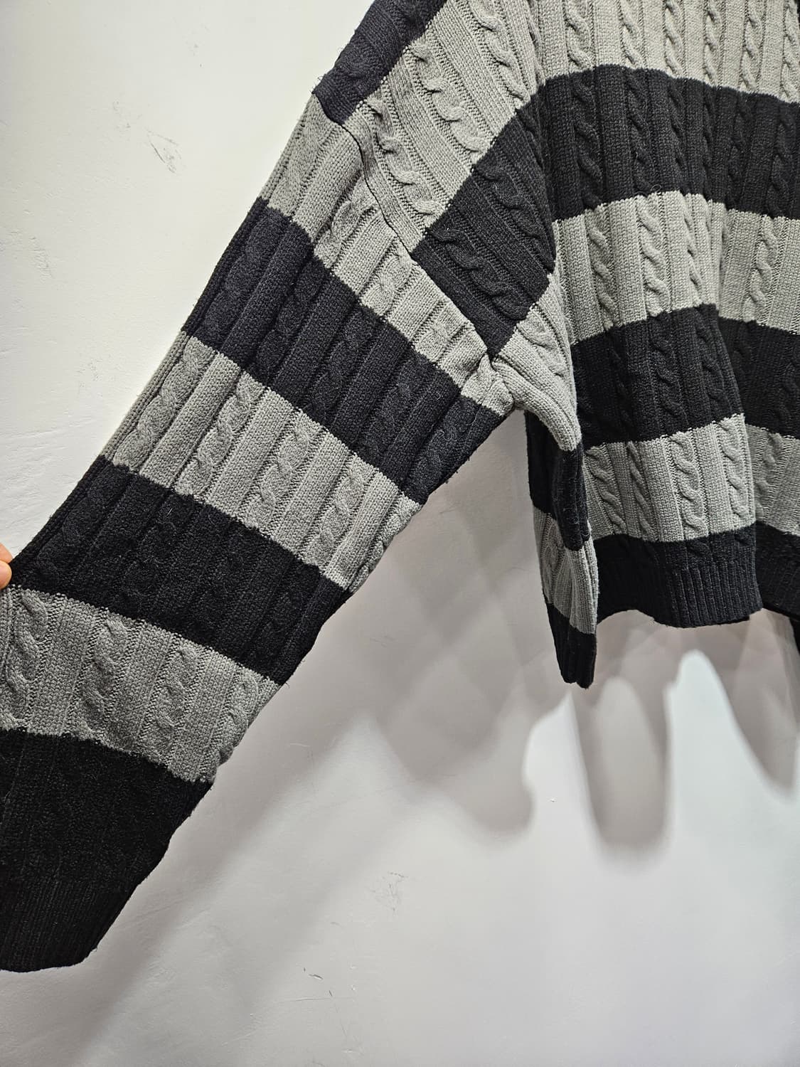 무신사 AOMM 루즈핏 꽈배기 스트라이프 니트 Free 상품이미지4