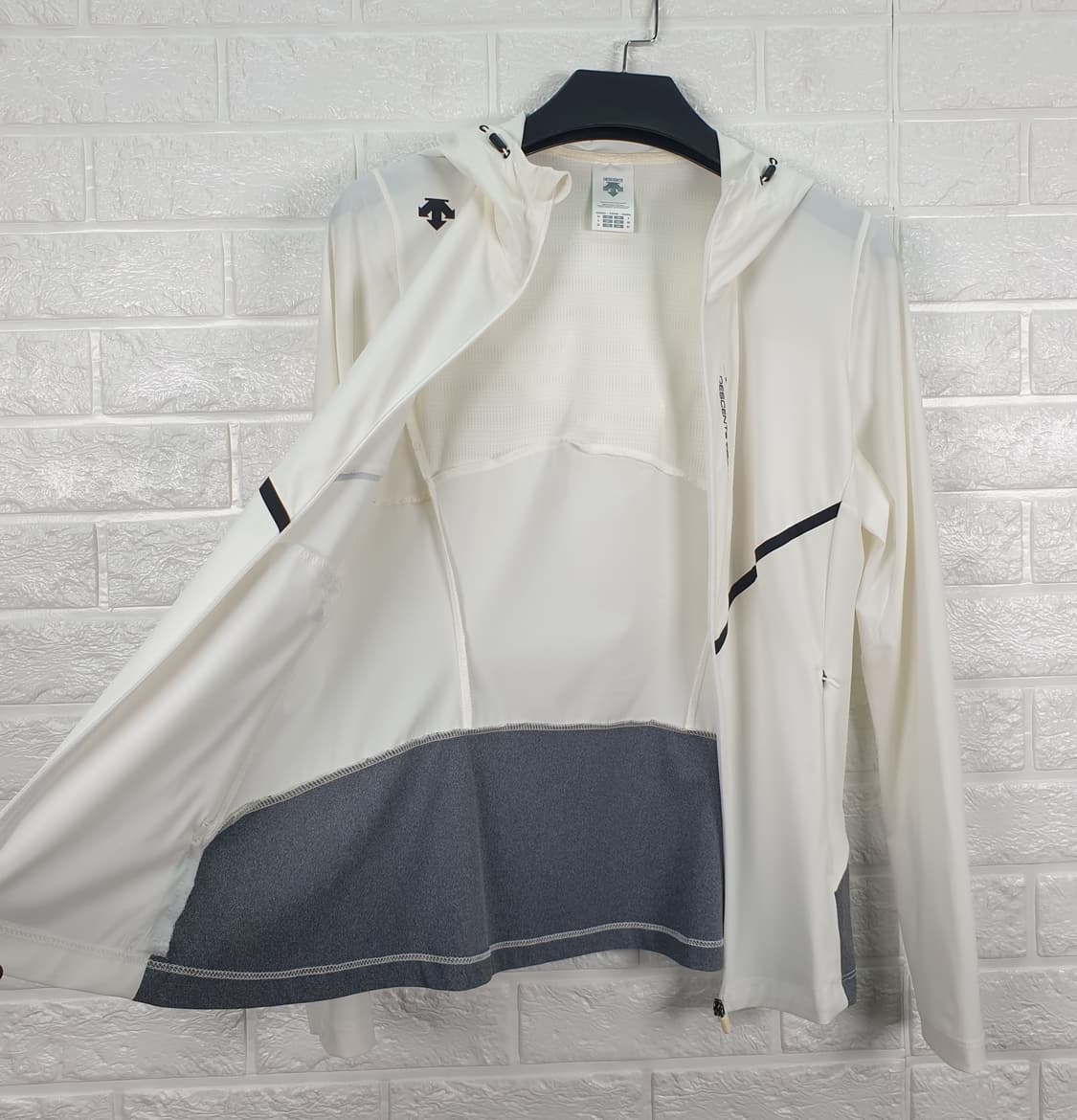 [90]데상트 기능성 후드집업 상품이미지6