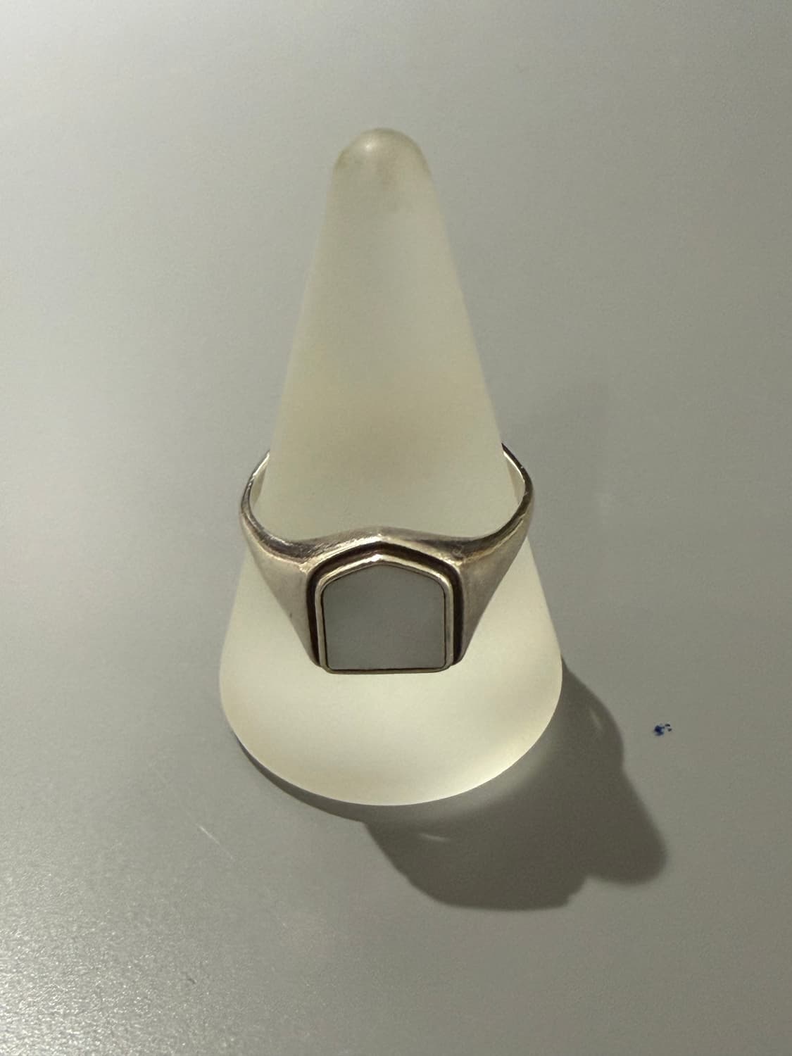 [M=21호] 메종 마르지엘라 마더오브펄 시그넷 링 상품이미지1