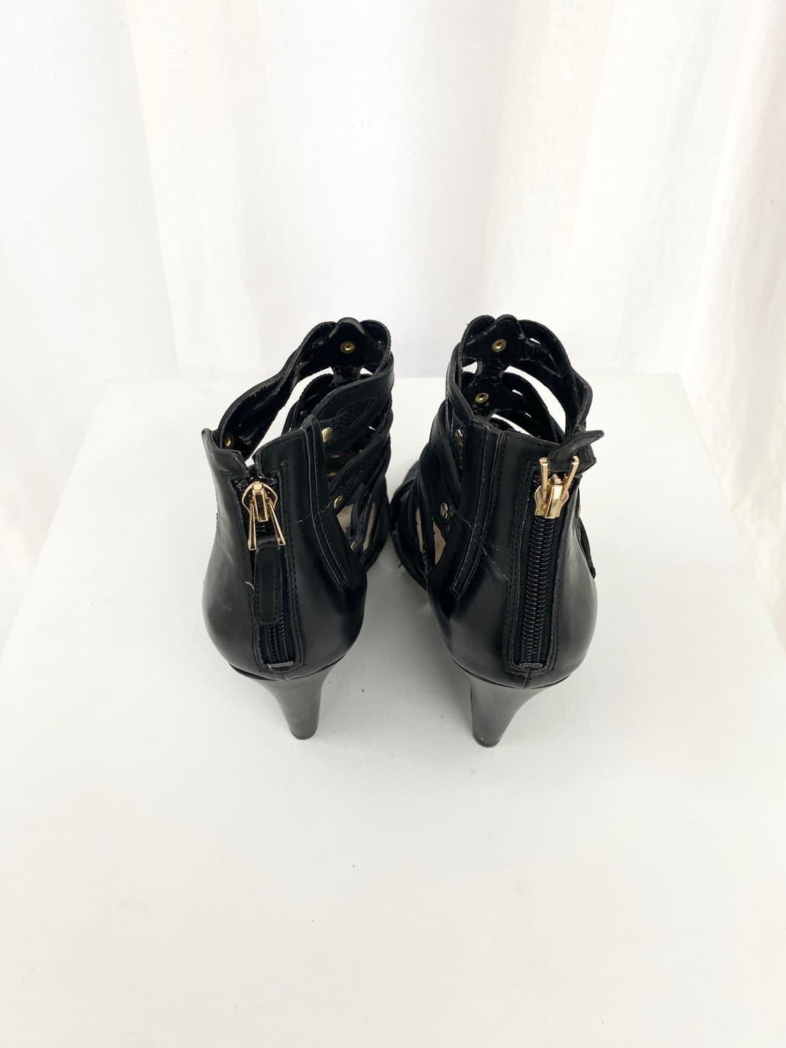 GUESS Black Strap Studded Wedge heels 상품이미지5