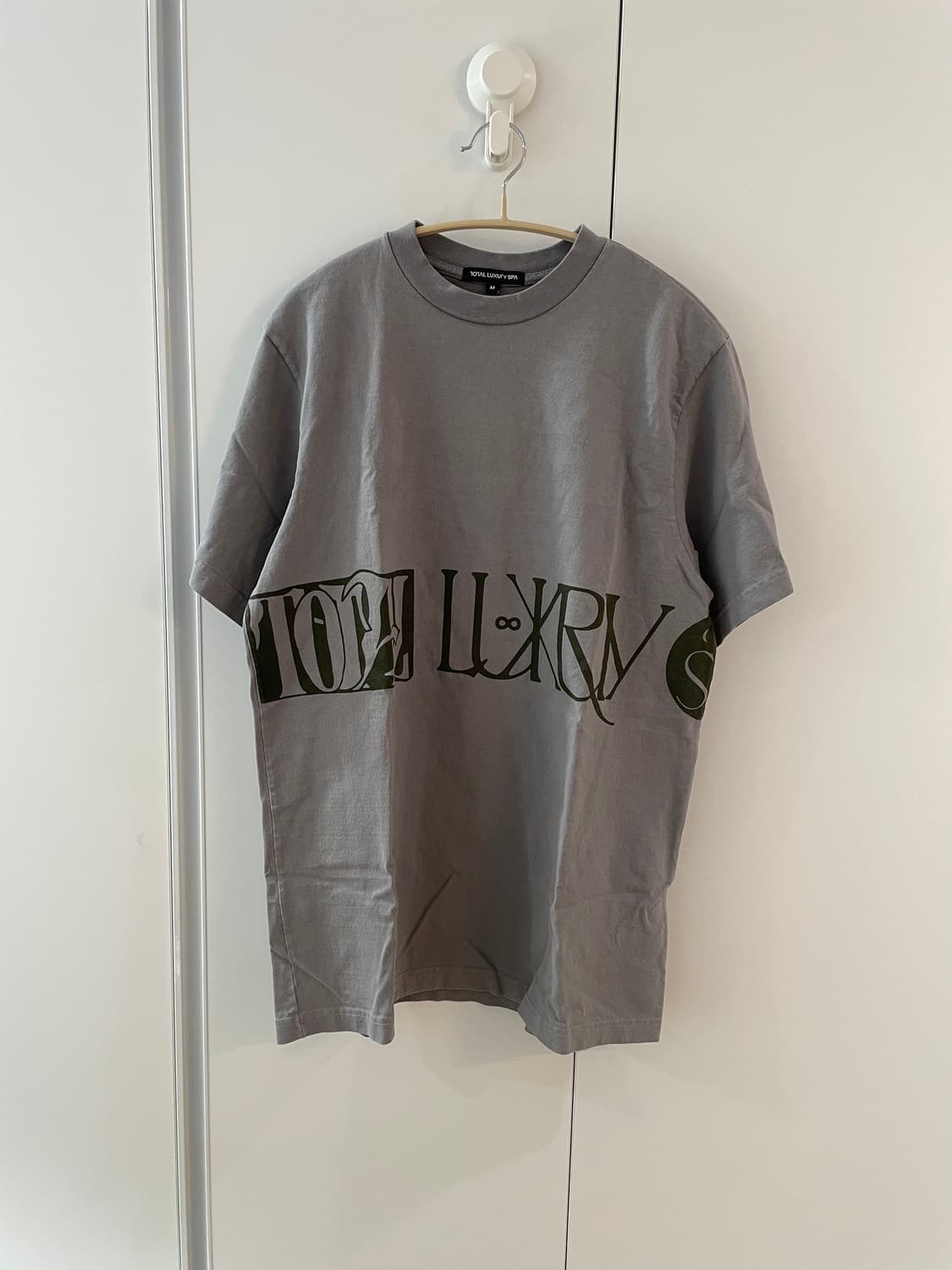 Total Luxury Spa /Gray Monogram T-Shirt 상품이미지3
