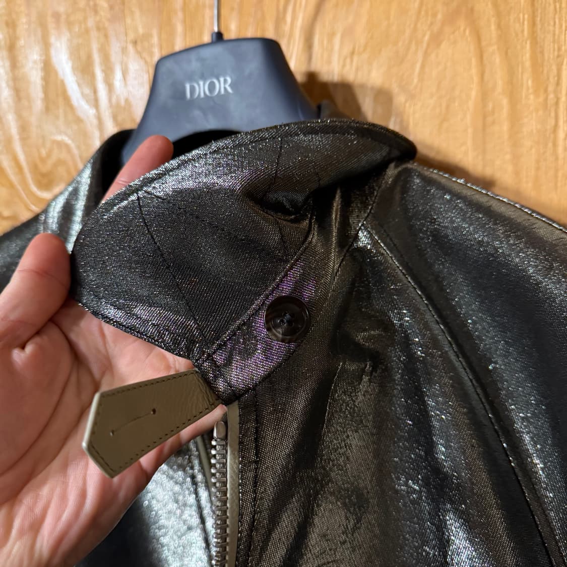 톰포드 메탈릭 봄버 자켓 판매 합니다. 상품이미지6