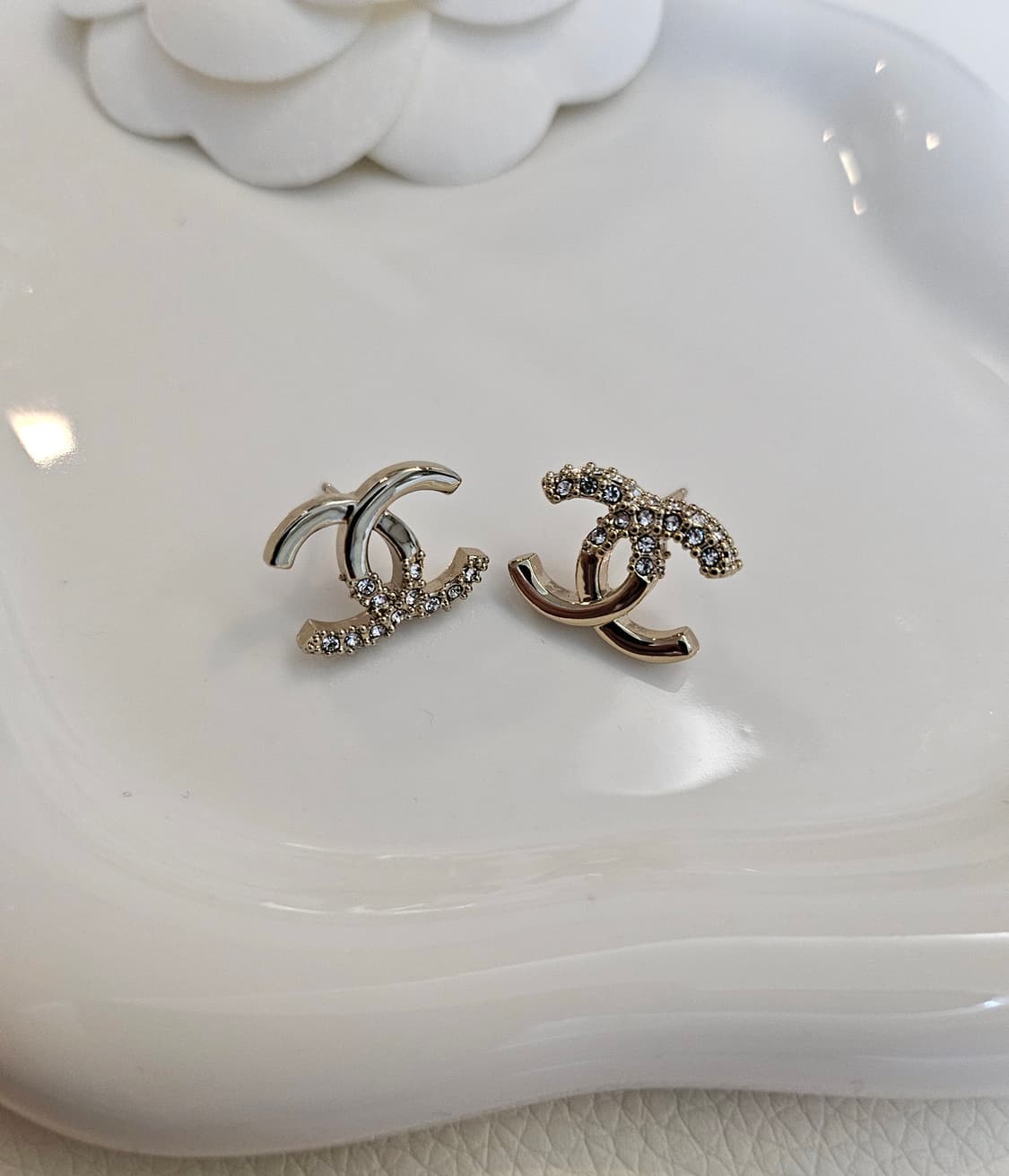 샤넬 언발 큐빅 CC로고 귀걸이 샴페인골드 업사이클링 상품이미지4